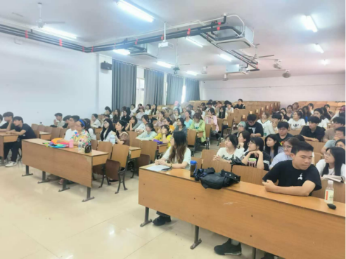 筑夢(mèng)舞臺(tái) 繪影未來(lái) 2025級(jí)戲劇影視美術(shù)設(shè)計(jì)專業(yè)教育培訓(xùn)會(huì)順利召開